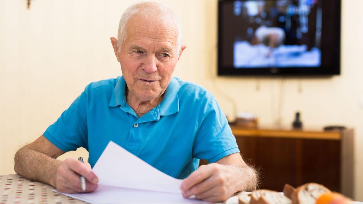 V kolika letech půjdou lidé do penze a jak to chce změnit budoucí koalice